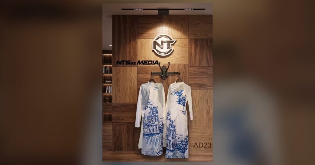 Cặp áo dài nam nữ biểu diễn thiết kế đồng bộ tại NTSax Media Entertainment