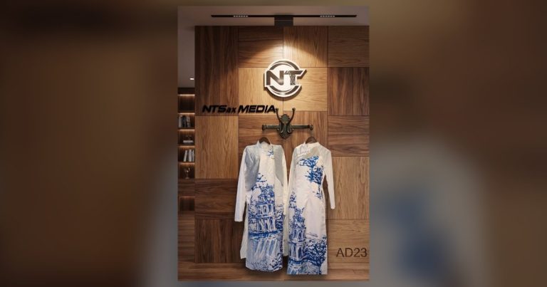 Cặp áo dài nam nữ biểu diễn thiết kế đồng bộ tại NTSax Media Entertainment