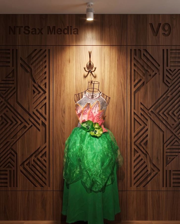 Áo dài biểu diễn nam nữ thiết kế đồng bộ tại NTSax Media Entertainment