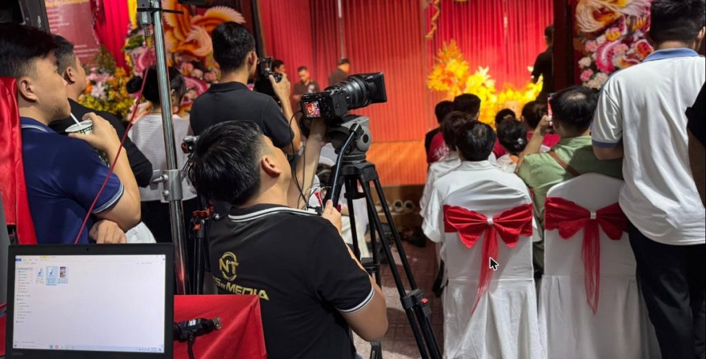 Ê-kíp NTSax Media Entertainment ghi hình chương trình biểu diễn của Đoàn nghệ thuật tuồng cổ Lăng Ba