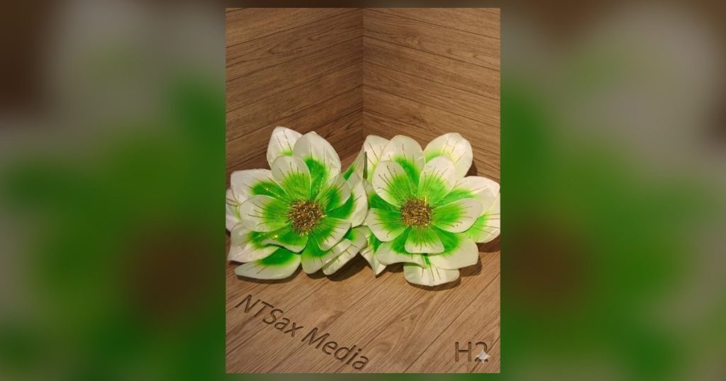 Hoa múa cầm tay màu xanh lá cho tiết mục múa