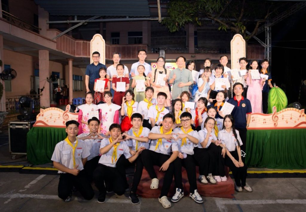 Các em thiếu nhi nhận giải tại Liên hoan Tiếng hát Thiếu nhi Thánh Thể 2026, Giáo xứ Búng
