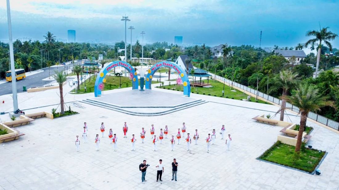 Đội kèn học sinh Trường THCS Trịnh Hoài Đức trong buổi quay MV