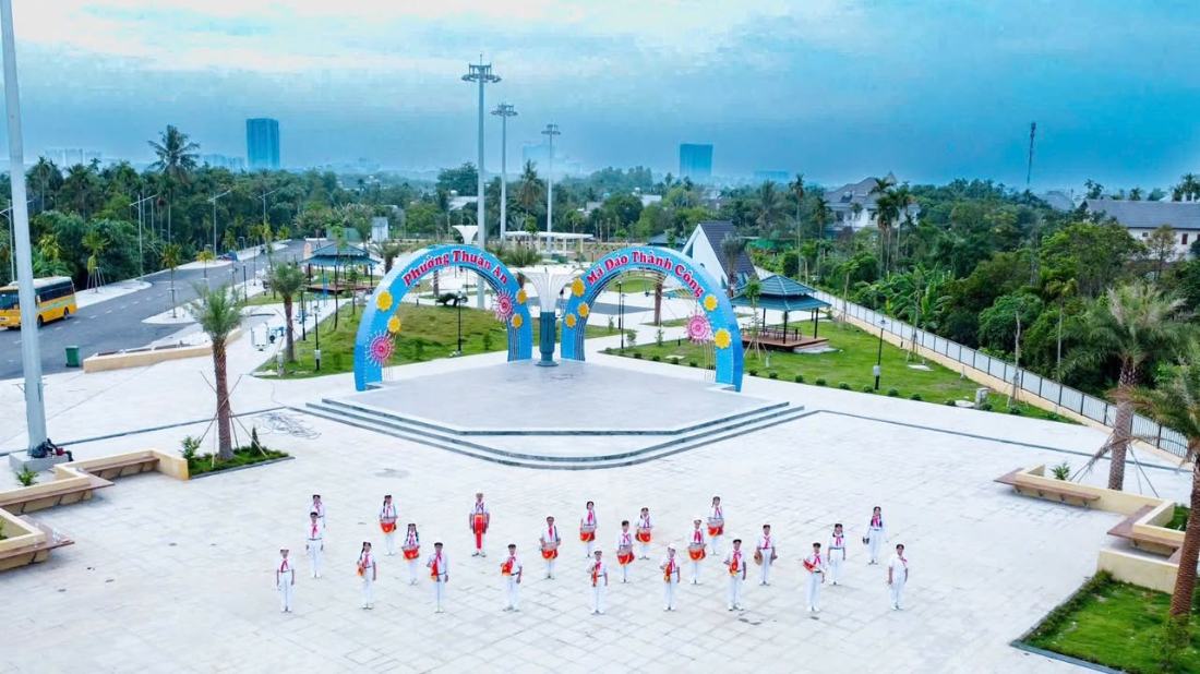 Bối cảnh quảng trường phường Thuận An trong MV Tiếng Kèn Đội Ta