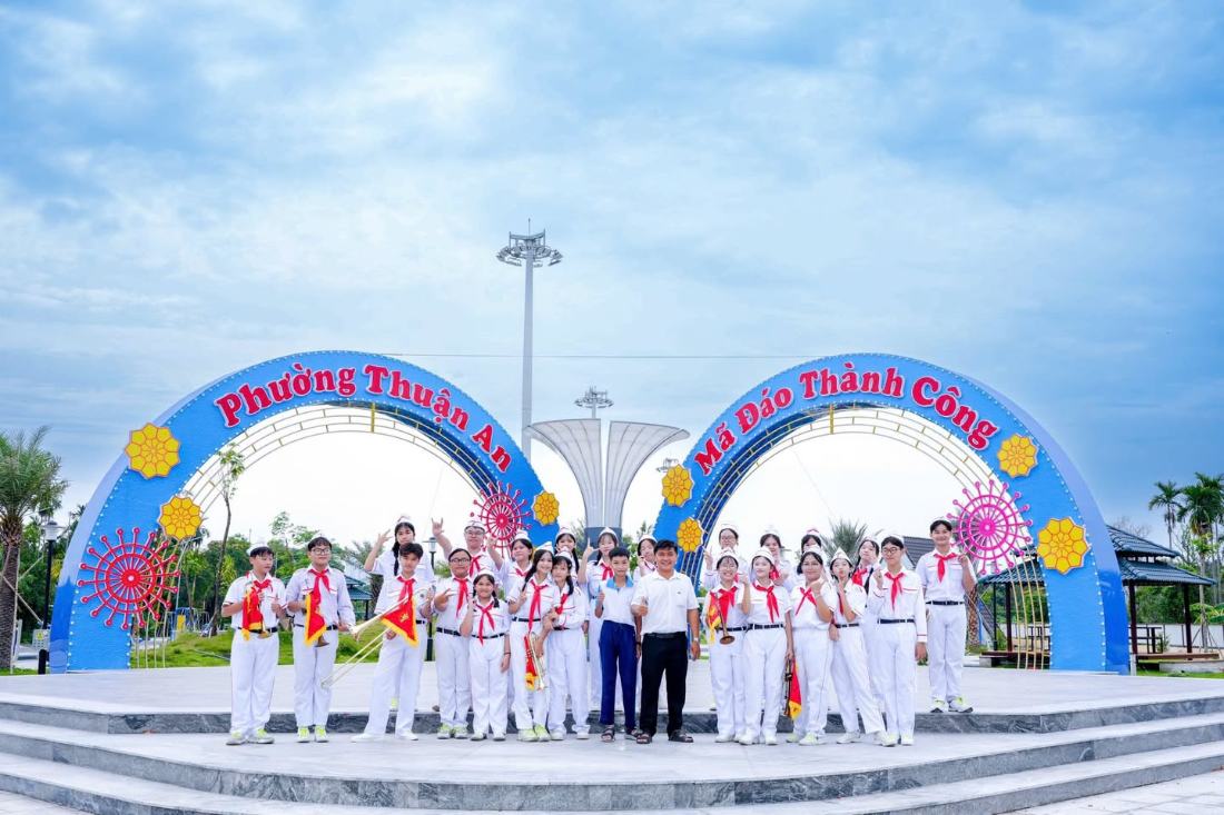 Ê kíp NTSax Media Entertainment quay MV cho trường học