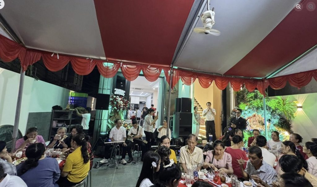 Ban nhạc, âm thanh và ánh sáng do NTSax Media Entertainment phục vụ tiệc tân gia tổ chức tại nhà
