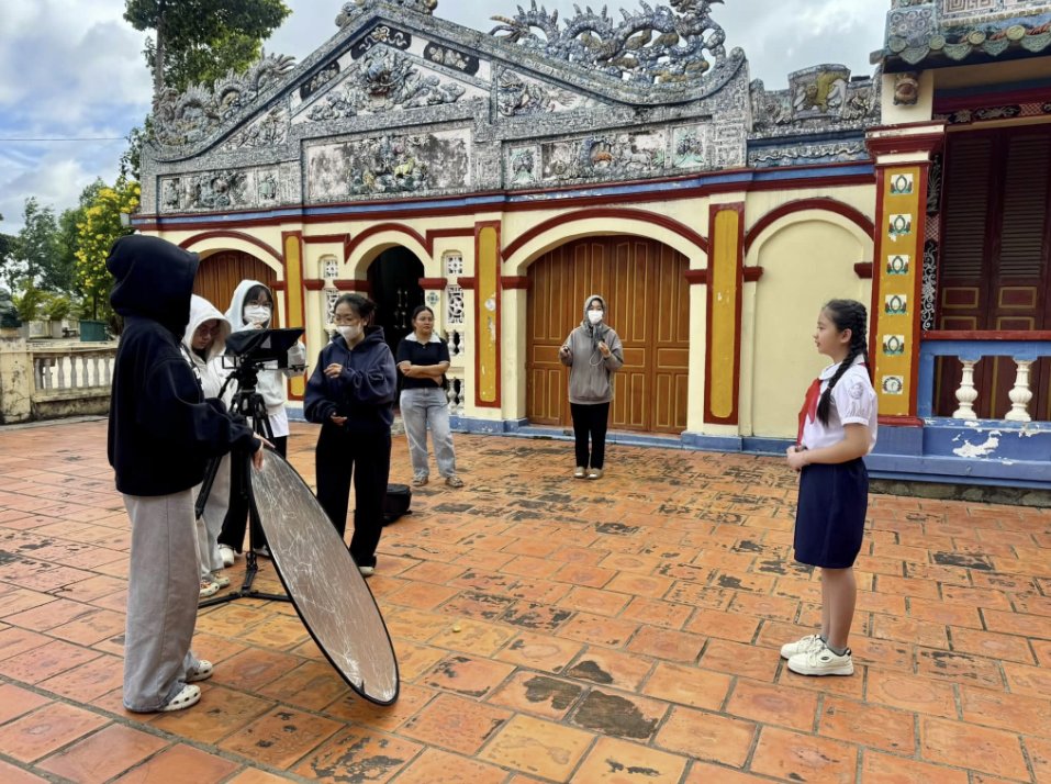 Ê-kíp NTSax Media Entertainment quay video tại Đình Thần Phú Long, Lái Thiêu, Bình Dương