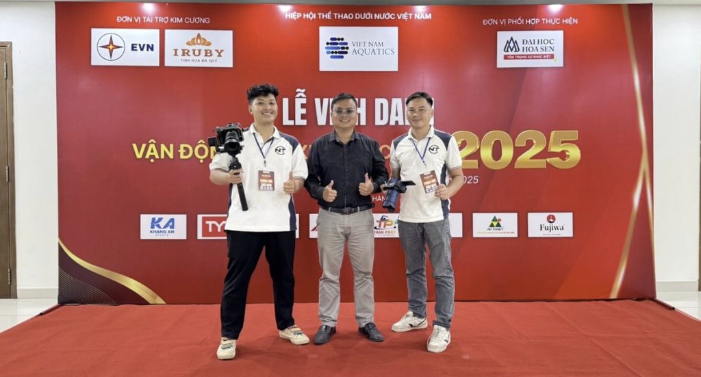 Ê-kíp NTSax Media Entertainment tác nghiệp tại Lễ vinh danh vận động viên 2025 của Hiệp hội Thể thao dưới nước Việt Nam