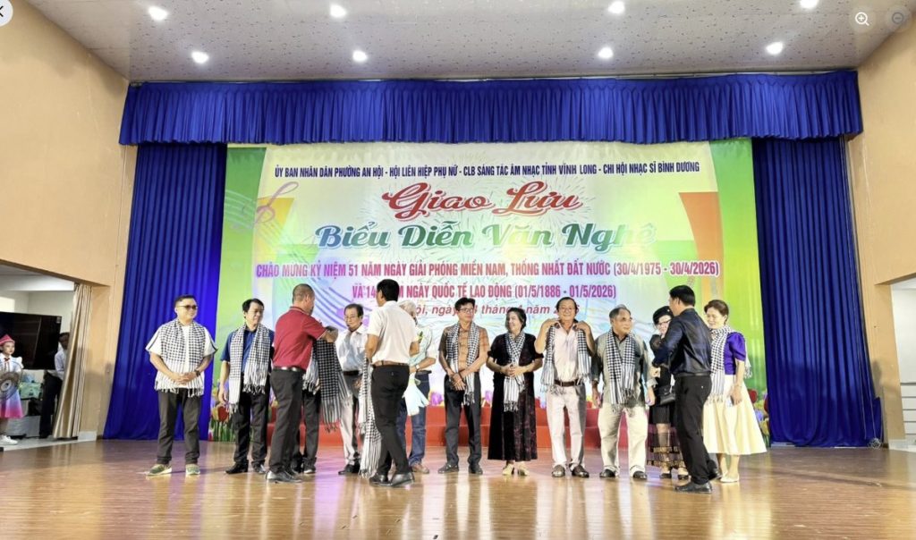 Chương trình giao lưu biểu diễn văn nghệ trong Trại sáng tác âm nhạc cùng Chi hội Nhạc sĩ Bình Dương