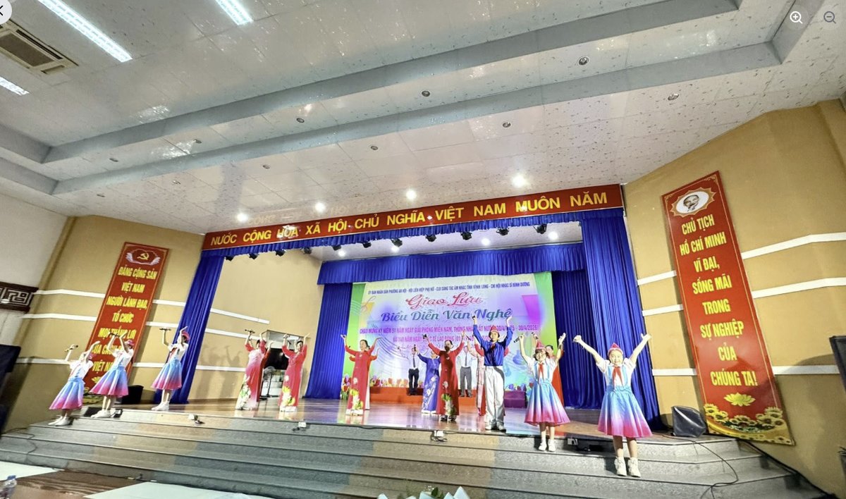 Tiết mục biểu diễn giới thiệu tác phẩm mới trong chương trình giao lưu của trại sáng tác