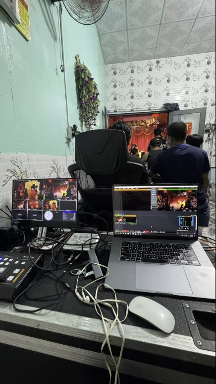 Vị trí kỹ thuật của ê-kíp NTSax Media Entertainment đặt phía sau khán phòng chương trình tuồng cổ